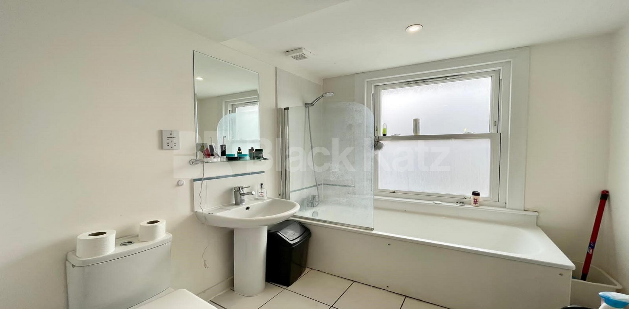 			LET , 2 Bedroom, 1 bath, 1 reception Apartment			 Browning Street, Elephant and Castle